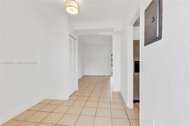 Building Photo - 505 SW 11th St