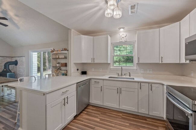 Building Photo - 3Bed/2Bath Lake Monticello Rental