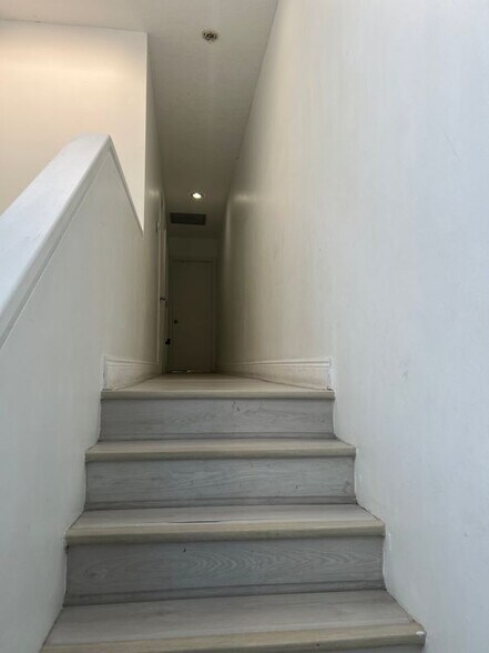 Building Photo - 5080 Elmhurst Rd