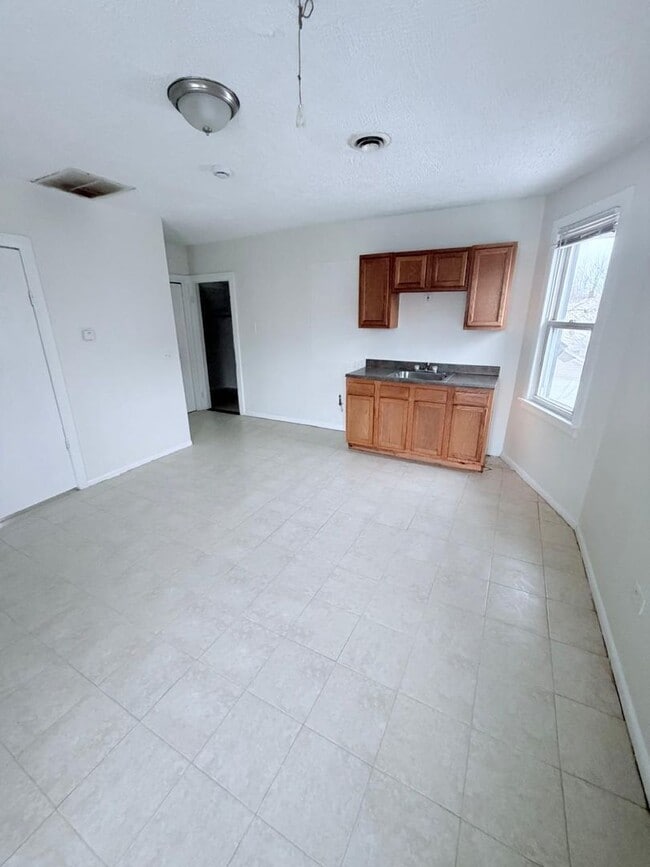 Building Photo - 4004 Storer Ave