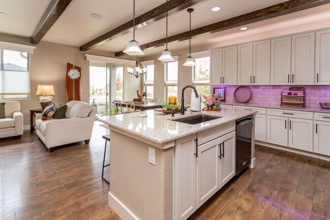 Building Photo - Stunning Flying Horse Patio Home with Stunning Views!!