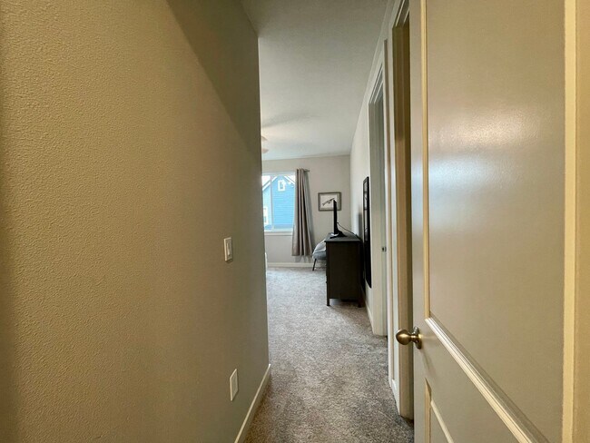 Building Photo - Hillsboro 3 Bed 2.5 Bath Townhome in Reeds Crossing ~ Includes A/C, 2 Car Garage w/ Level 2 Charg...