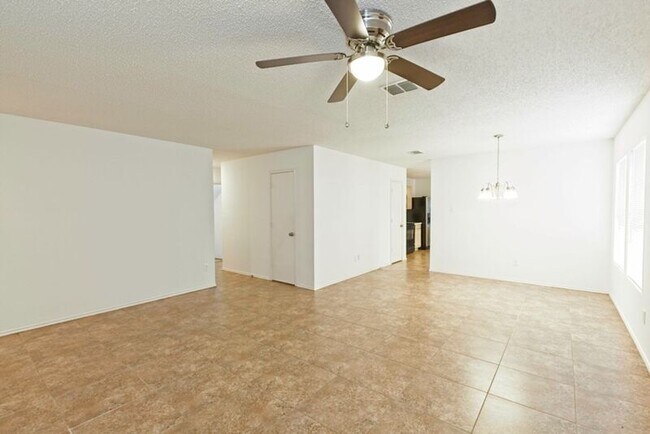 Building Photo - 2508 Clear Brook Dr