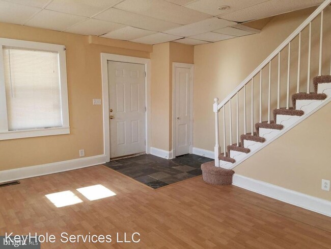 Building Photo - 3 br, 1 bath House - 1 N. Ellamont Street