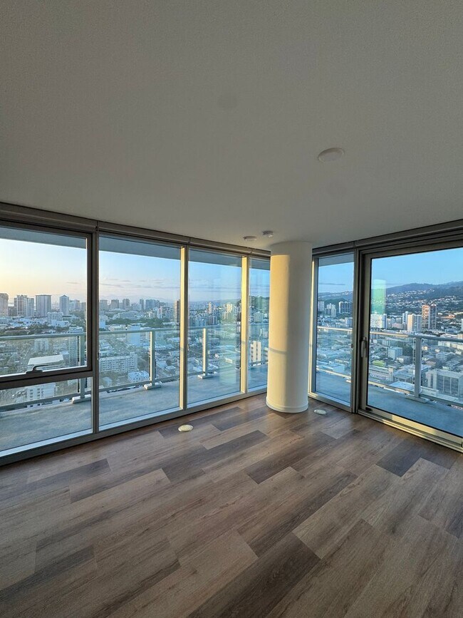 Building Photo - Ready to Move in Brand New Condo! First Time Renting! 3 Bed/2 Bath/2 Parking at The Park on Ke‘ea...