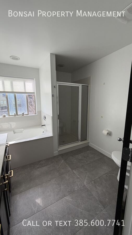 Building Photo - 860 San Savino Way