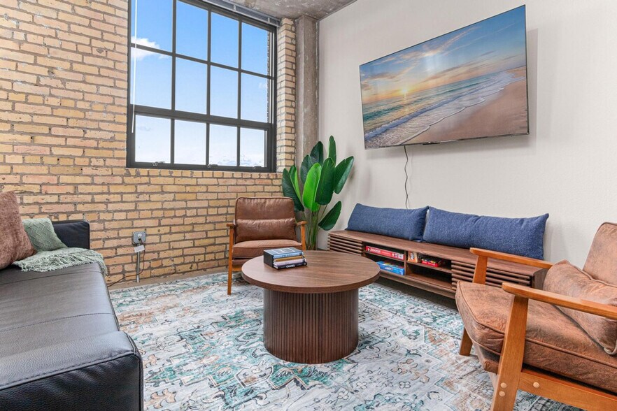 Building Photo - 718 N Washington Ave