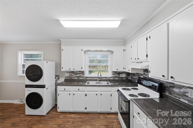 Building Photo - 1019 Carmel Dr