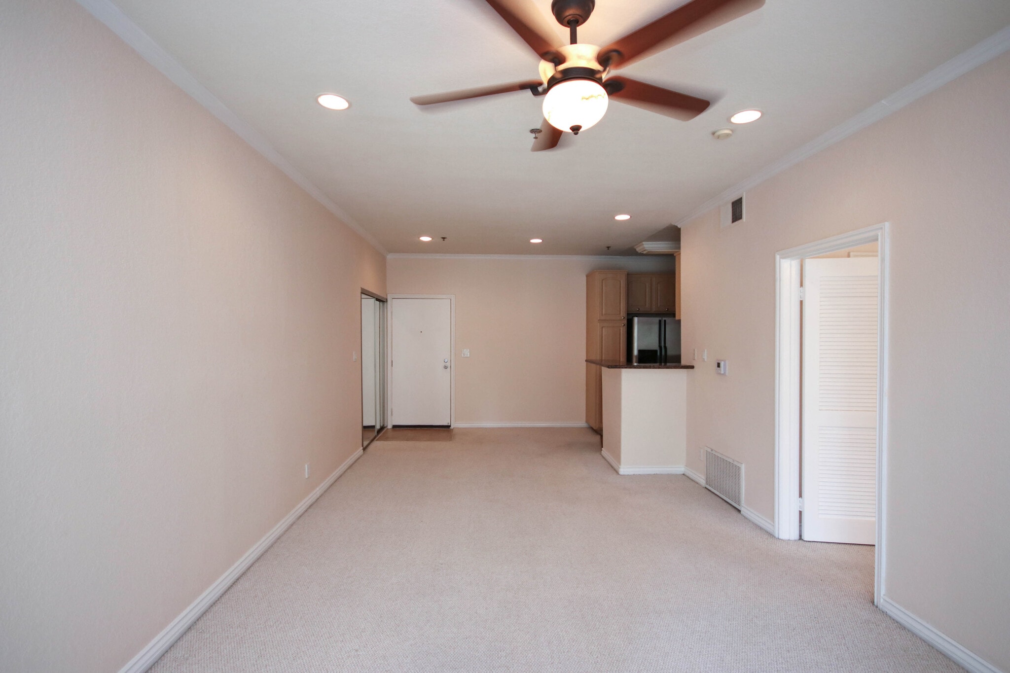 Building Photo - 300 N El Molino Ave