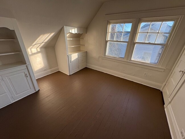 Building Photo - Charming 3-bedroom home located in the heart of Dayton