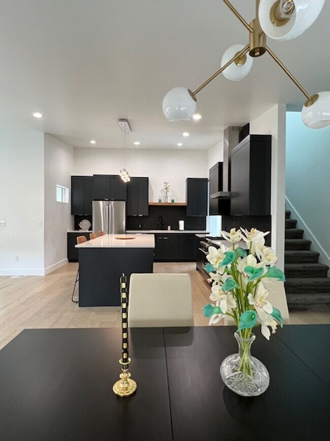 Building Photo - ABSOLUTELY UNBELIEVABLE NEW HIGH END CUSTOM HOME!