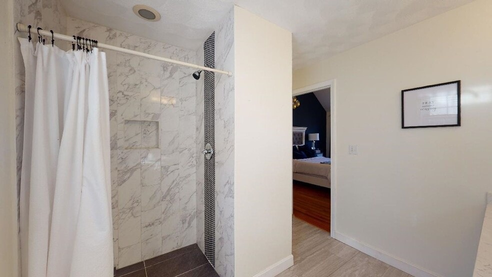 Building Photo - 89 Nashua Rd