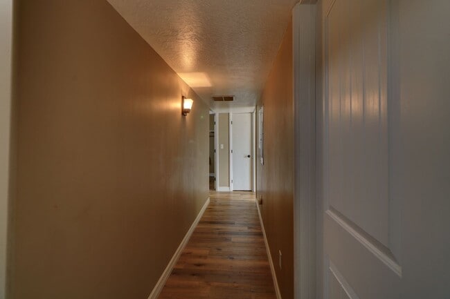 Building Photo - Traverse Mountain Pet Friendly Home.