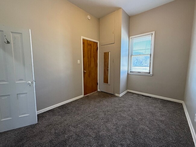 Building Photo - 2 Bedroom Home in a Quiet East End Location