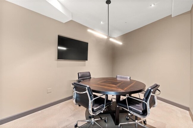 Building Photo - 54 Rainey St