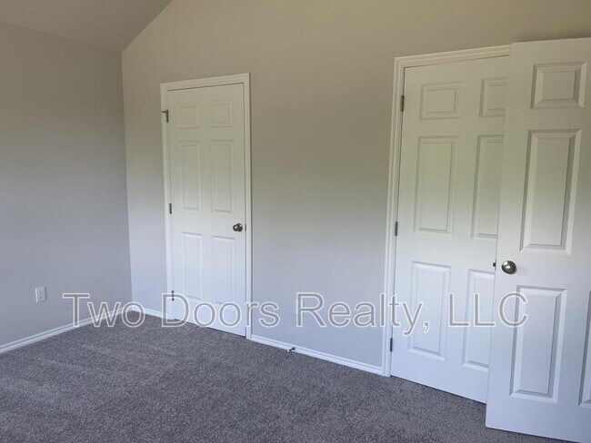 Building Photo - 1015 Ichabod Cir