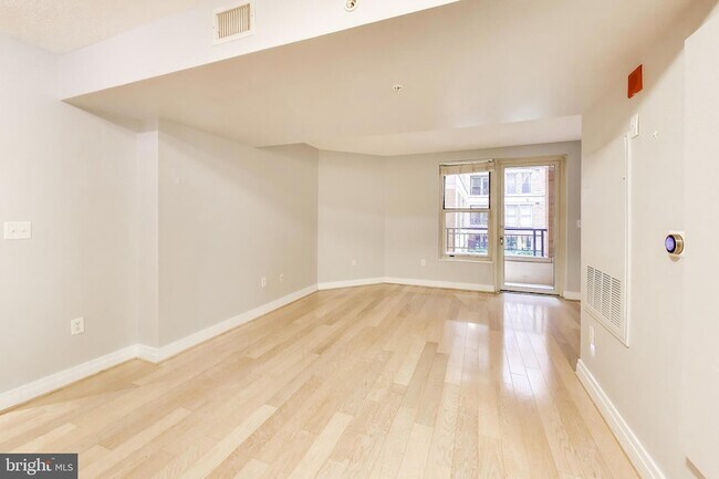 Building Photo - 915 E Street NW Unit 414