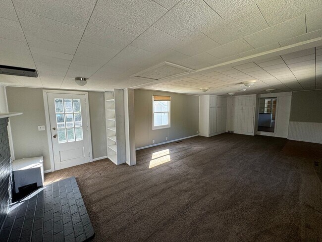 Building Photo - Spacious 3-Bedroom, 1-Bathroom Home with Pole Building – $1,525/Month