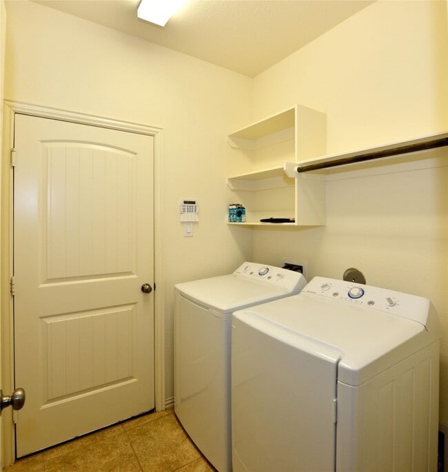 Building Photo - 6818 Rambling Manor Ct