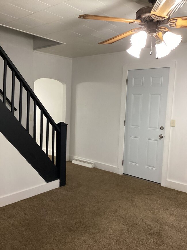 Building Photo - Charming House in the Country