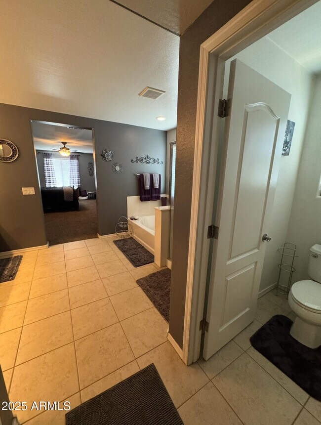 Building Photo - 40571 W Park Hill Dr