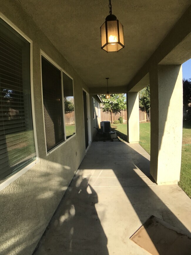 Building Photo - Gorgeous NW Home 4 Bed/3 Bath $2,800 Depos...
