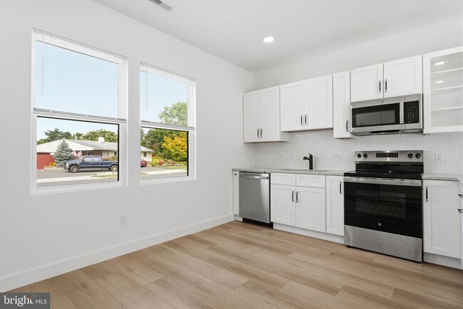Building Photo - 96 Elderberry Dr