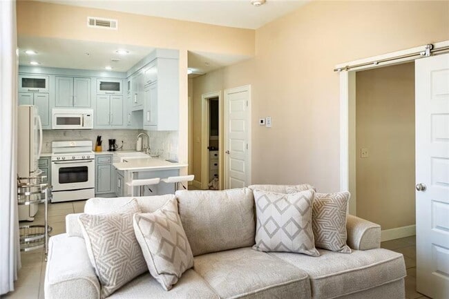 Building Photo - 212 SE A St