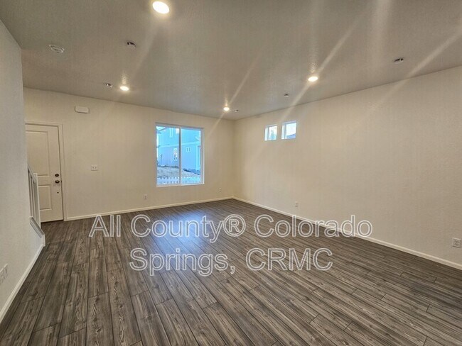 Building Photo - 9256 Lytle Grv