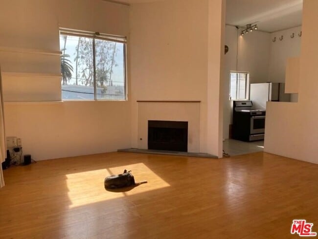 Building Photo - 516 Sunset Ave