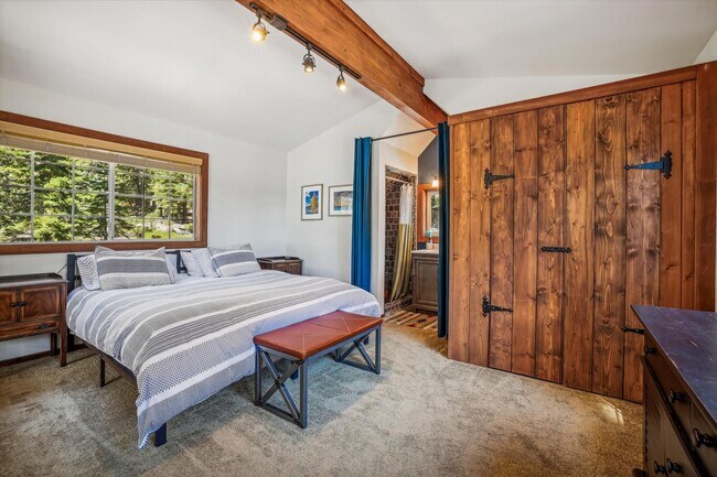Building Photo - Carnelian Bay 3 Bedroom Ski Lease