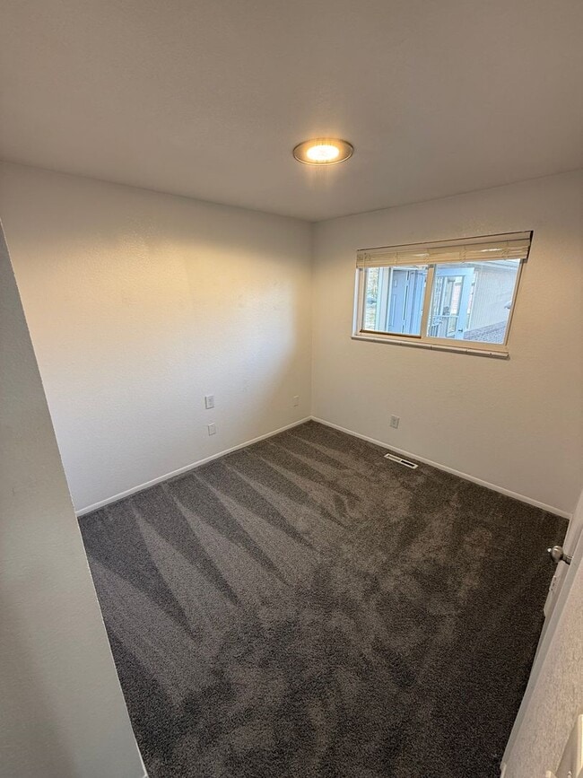 Building Photo - Lansing27