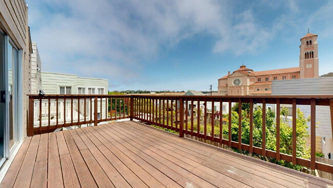 Building Photo - Charming Inner Sunset Single Family Home w...