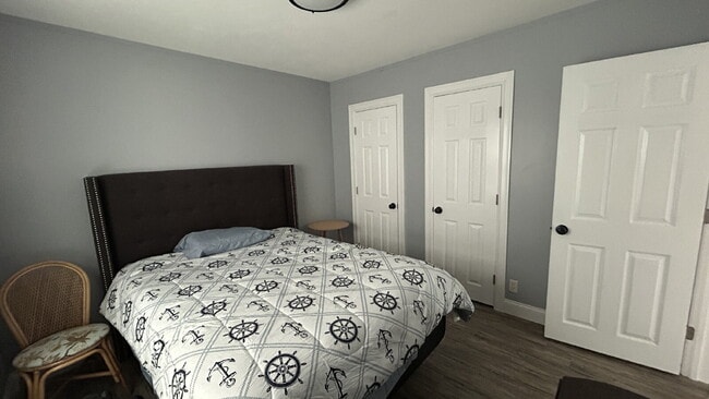 Building Photo - A rare find! Quiet country living in a single-level, 3 bed/2 bath home in Kennebunk!