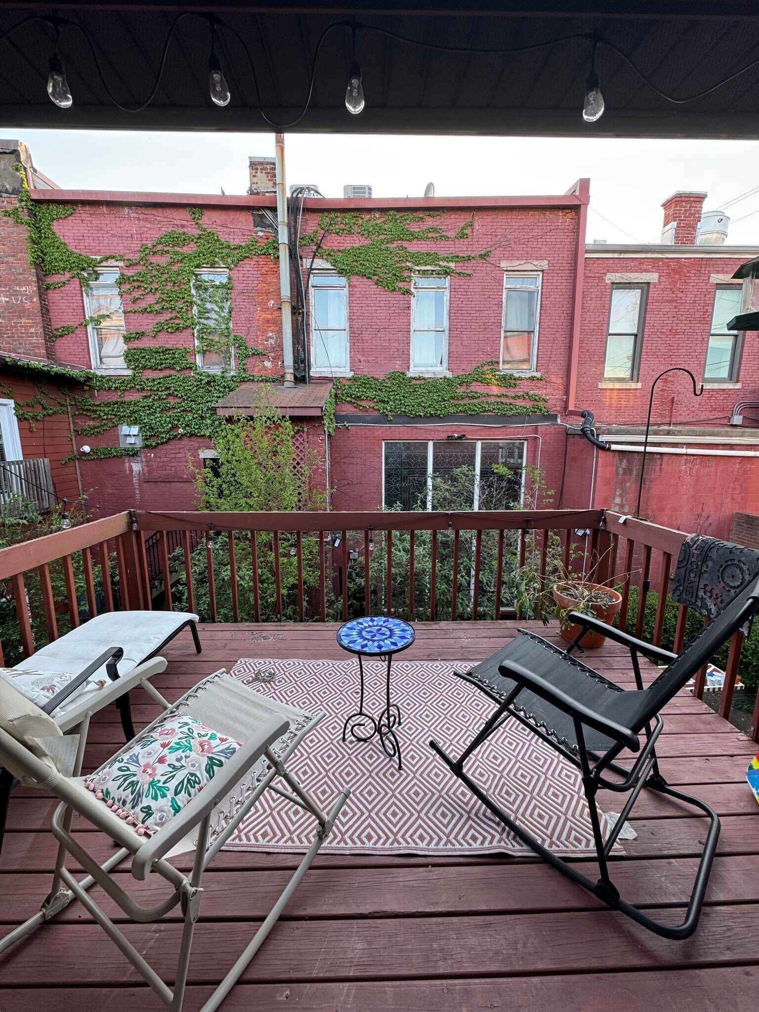 courtyard balcony - 111 E 6th St