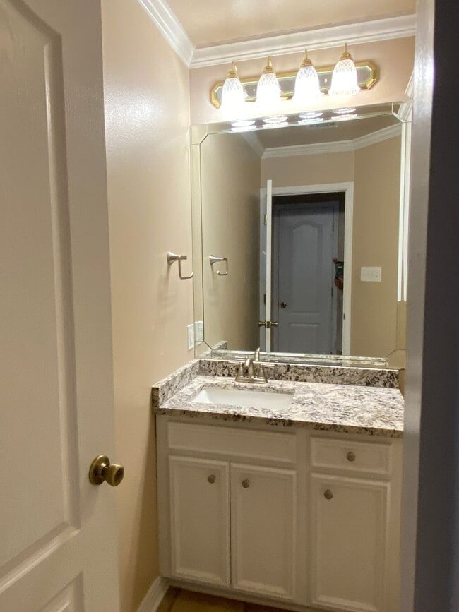 Building Photo - Golden Meadows Rental