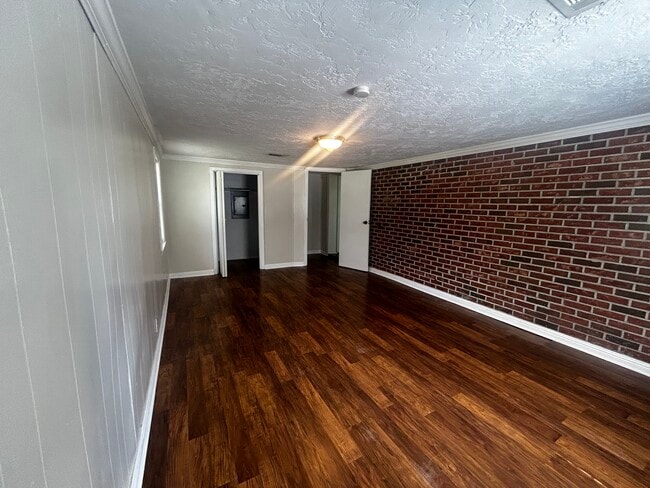 Building Photo - 461 Sweetwater Cir