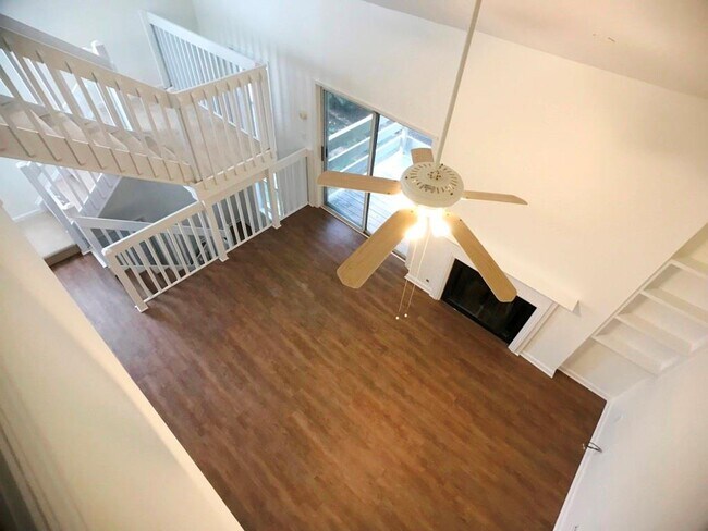 Building Photo - 1104 Riverview Dr
