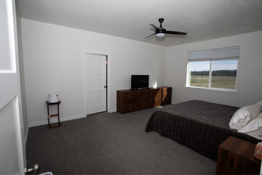 Building Photo - 4872 E Dorado Ave