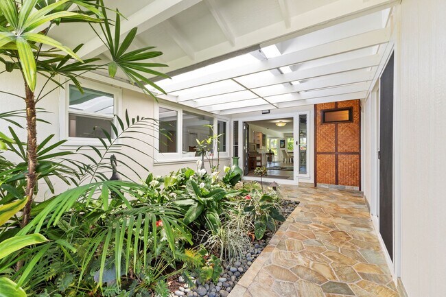 Building Photo - 748 Mokapu Rd