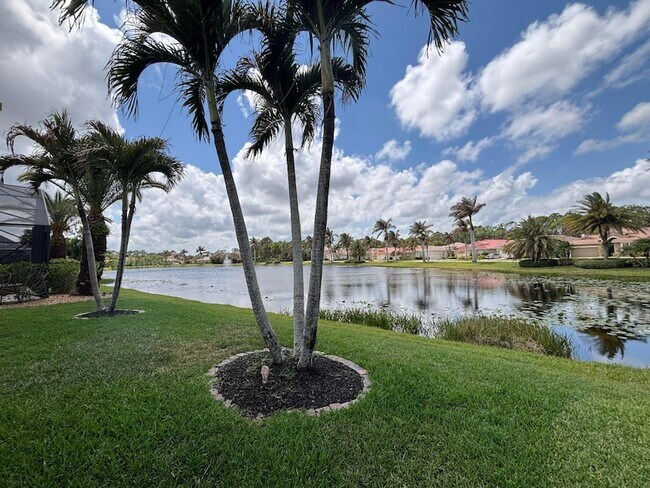 Building Photo - 6532 SE Broadmoor Ln