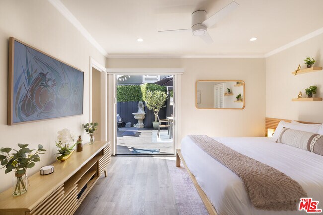 Building Photo - 725 N Harvard Blvd