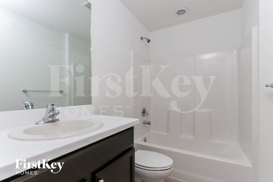 Building Photo - 1682 SW Crawford Ave