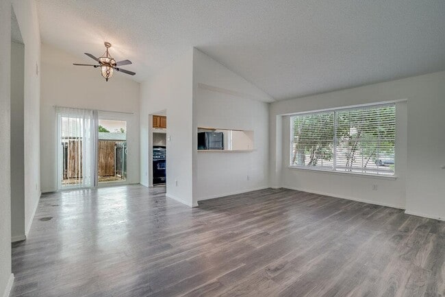 Building Photo - 616 Greenlawn Blvd