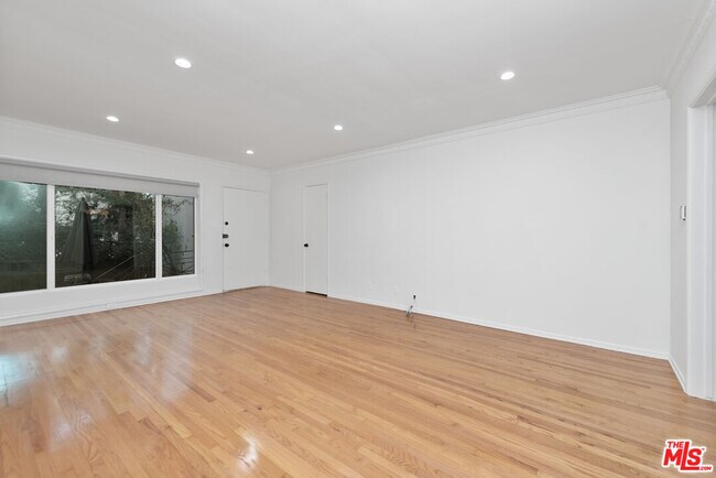 Building Photo - 1208 N Crescent Heights Blvd