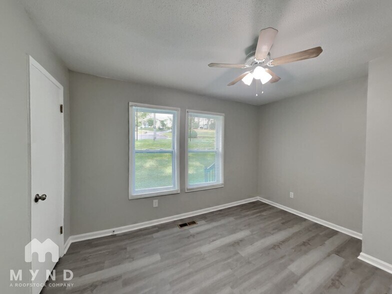 Building Photo - 804 Pine Forest Cir