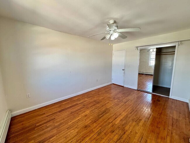 Building Photo - 526 Underhill Ave