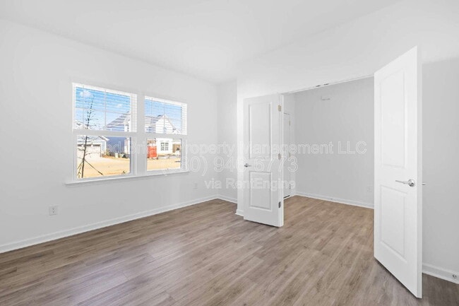 Building Photo - 2133 Riverbend Ave