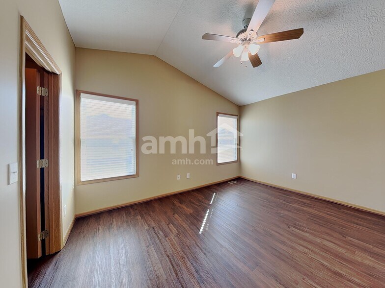 Building Photo - 818 Bent Oak Dr