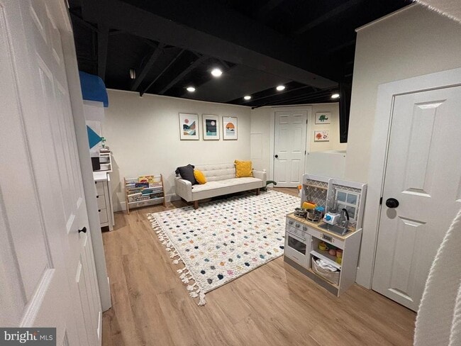 Building Photo - 404 S Jackson St